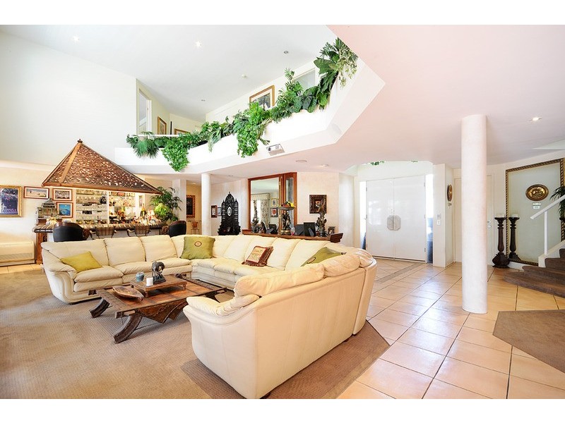 105 Commodore Drive, Paradise Waters QLD 4217