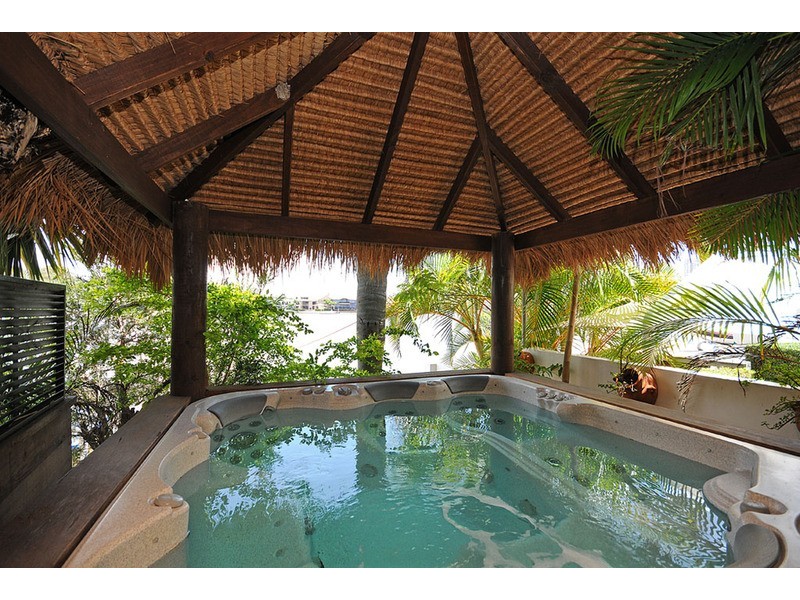 105 Commodore Drive, Paradise Waters QLD 4217