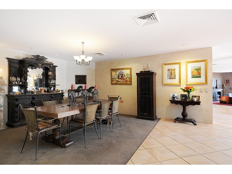 105 Commodore Drive, Paradise Waters QLD 4217