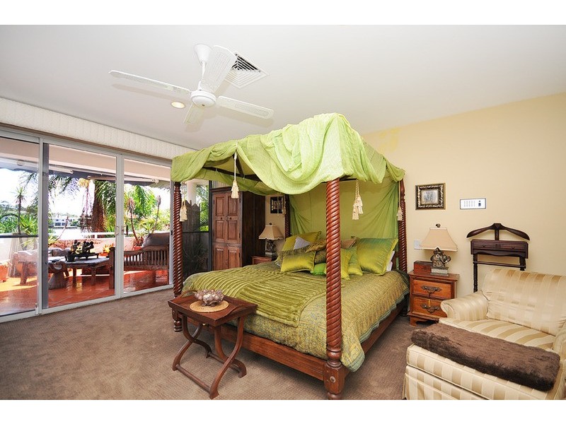 105 Commodore Drive, Paradise Waters QLD 4217