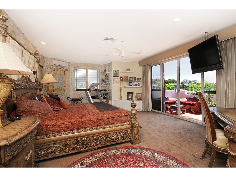 105 Commodore Drive, Paradise Waters QLD 4217