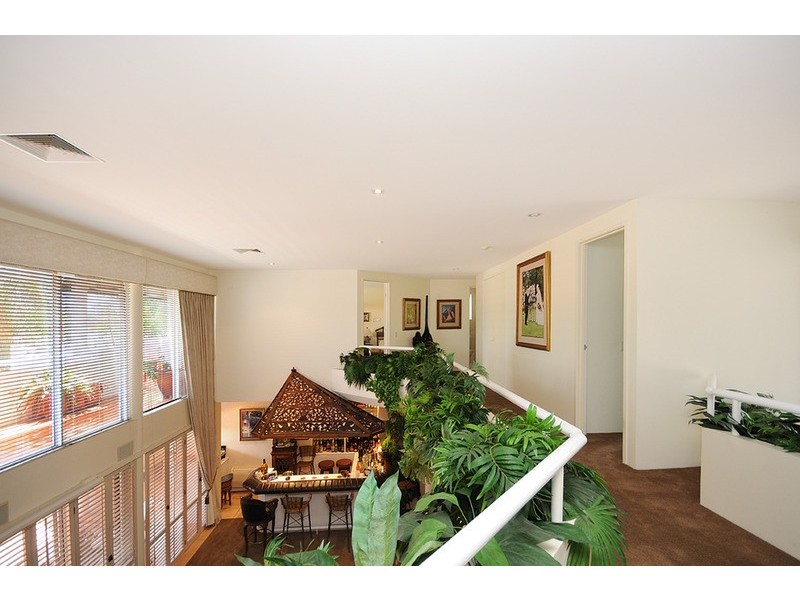 105 Commodore Drive, Paradise Waters QLD 4217