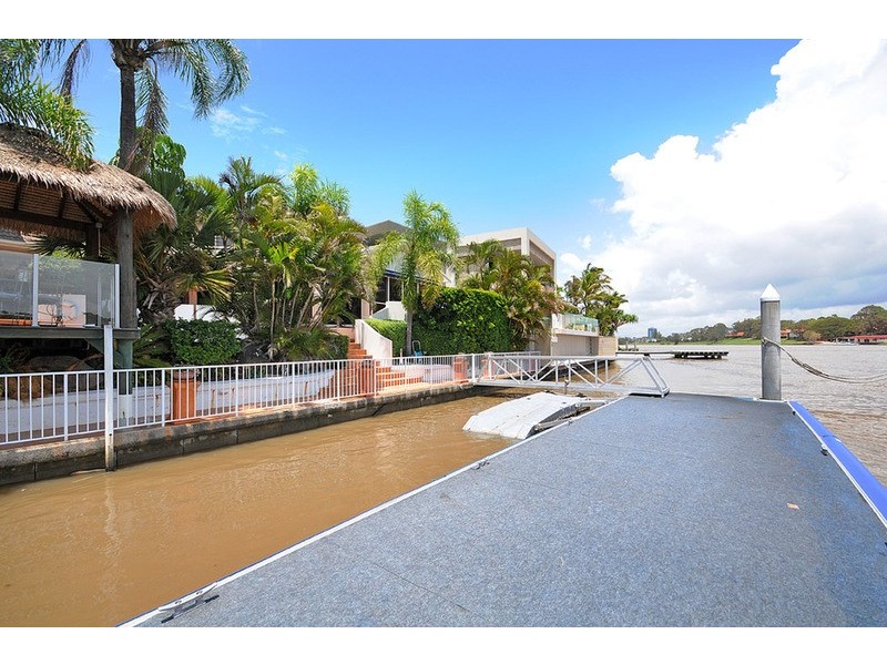 105 Commodore Drive, Paradise Waters QLD 4217