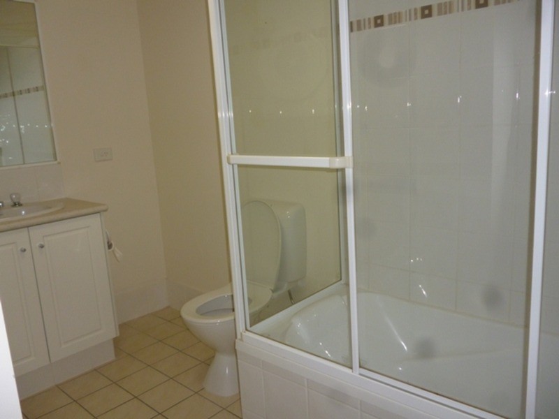 27 Walton  Street, Southport QLD 4215