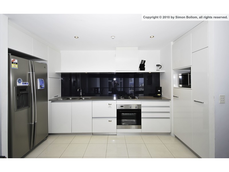 9 Ferny Avenue, Surfers Paradise QLD 4217