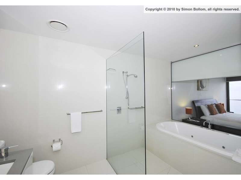 9 Ferny Avenue, Surfers Paradise QLD 4217