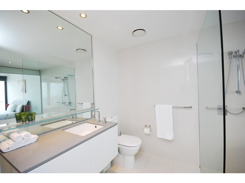 9 Ferny Avenue, Surfers Paradise QLD 4217