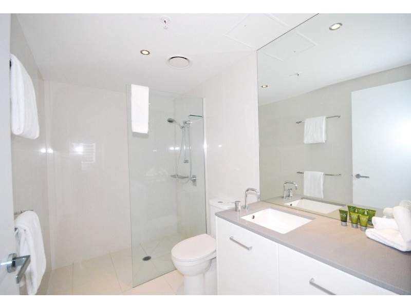 9 Ferny Avenue, Surfers Paradise QLD 4217