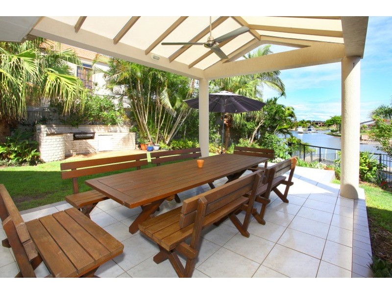 8 Larne  Avenue, Sorrento QLD 4217