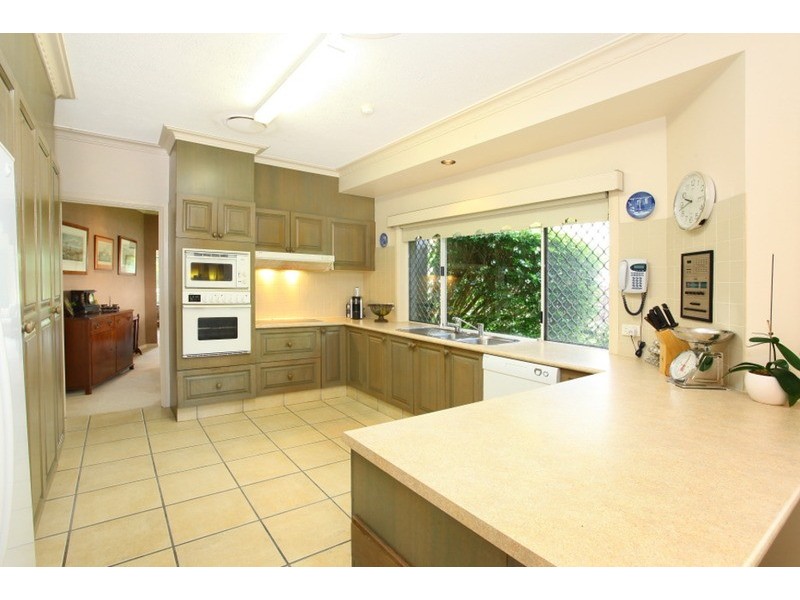 8 Larne  Avenue, Sorrento QLD 4217