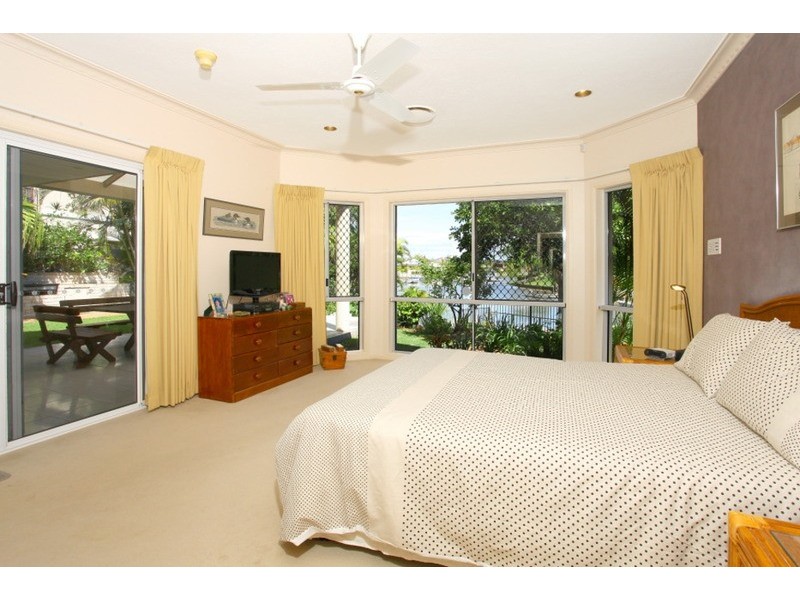 8 Larne  Avenue, Sorrento QLD 4217