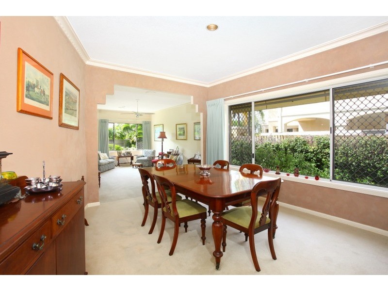 8 Larne  Avenue, Sorrento QLD 4217