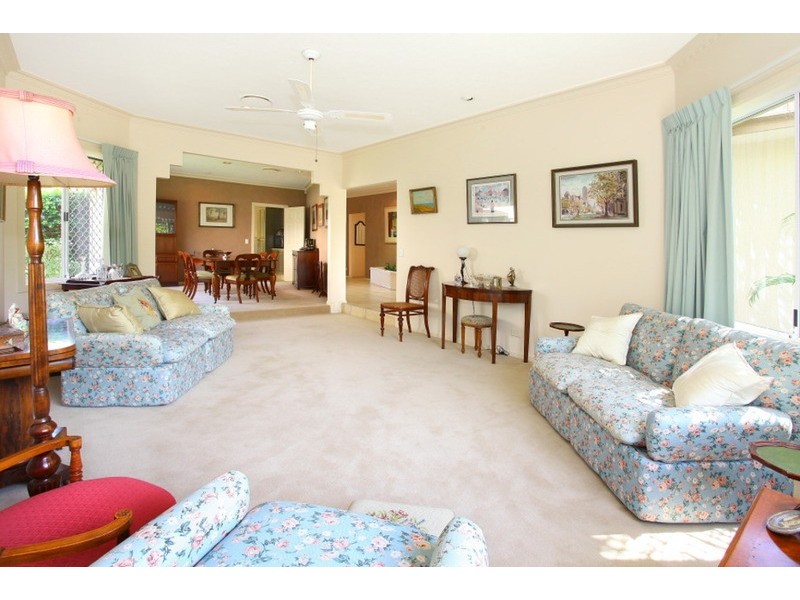 8 Larne  Avenue, Sorrento QLD 4217