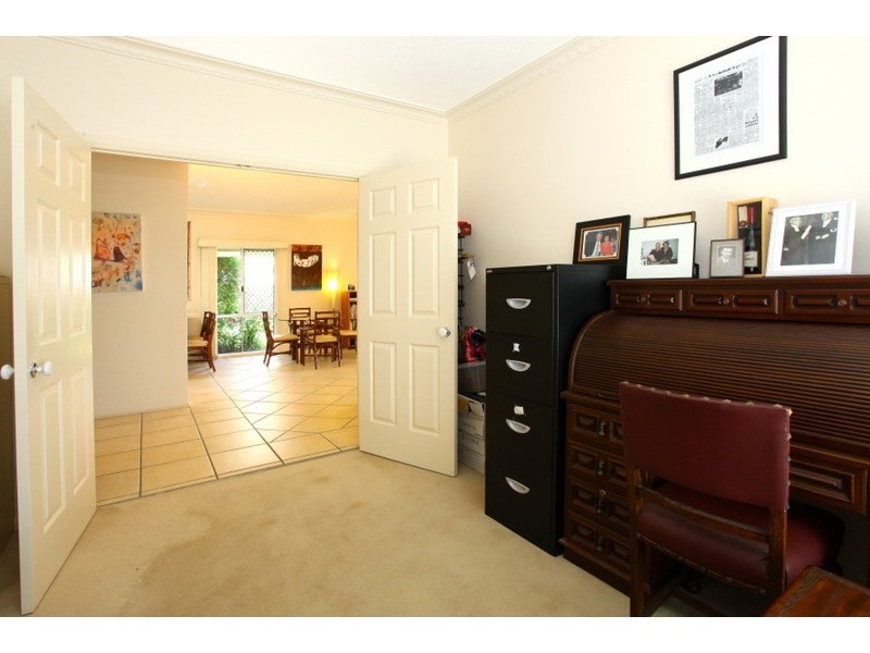 8 Larne  Avenue, Sorrento QLD 4217