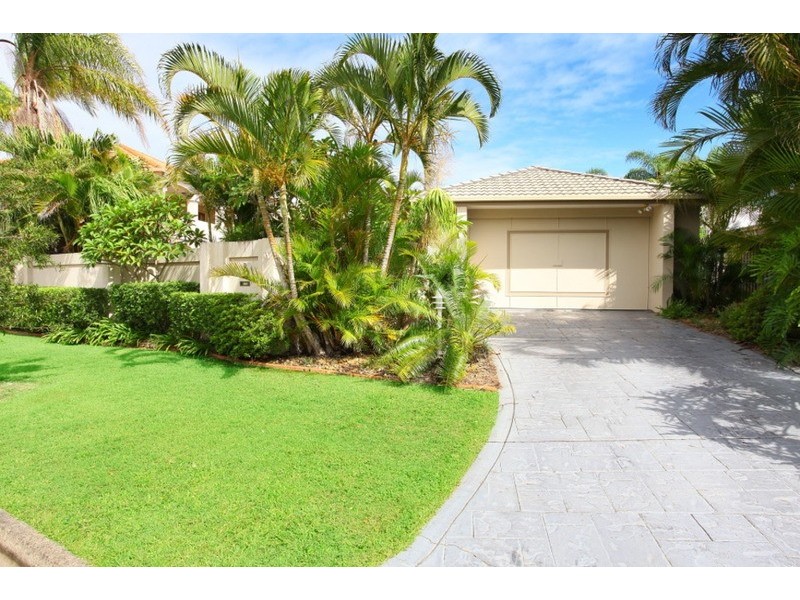 8 Larne  Avenue, Sorrento QLD 4217