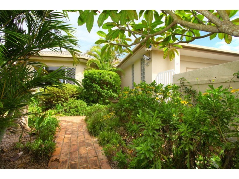 8 Larne  Avenue, Sorrento QLD 4217