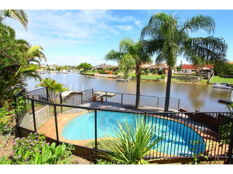 8 Larne  Avenue, Sorrento QLD 4217