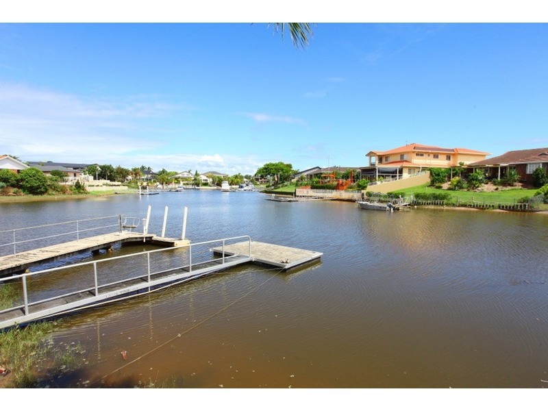 8 Larne  Avenue, Sorrento QLD 4217