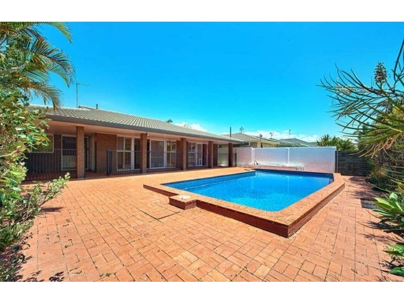 19 Rapallo Avenue, Isle Of Capri QLD 4217