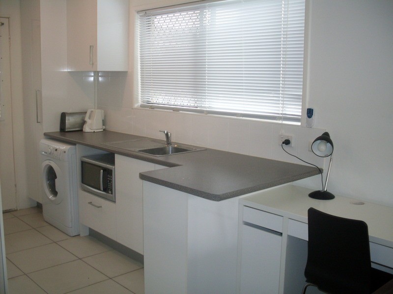 2/5 Sunset  Boulevard, Surfers Paradise QLD 4217