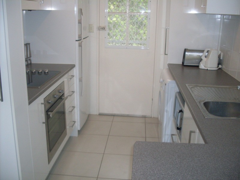 2/5 Sunset  Boulevard, Surfers Paradise QLD 4217