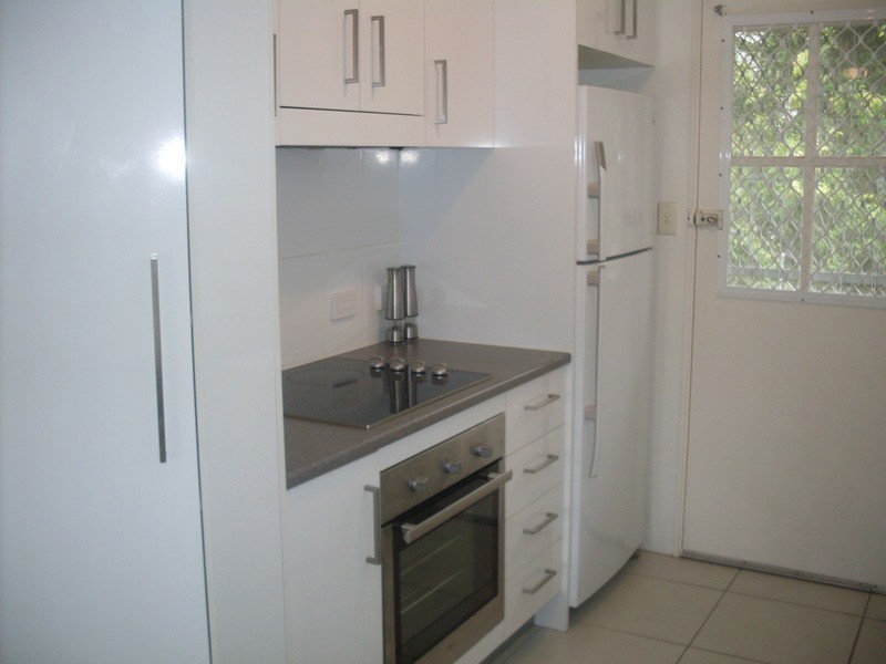 2/5 Sunset  Boulevard, Surfers Paradise QLD 4217