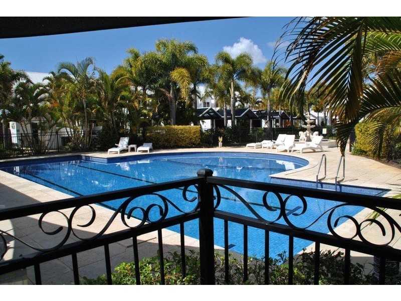 103 salerno Street, Surfers Paradise QLD 4217