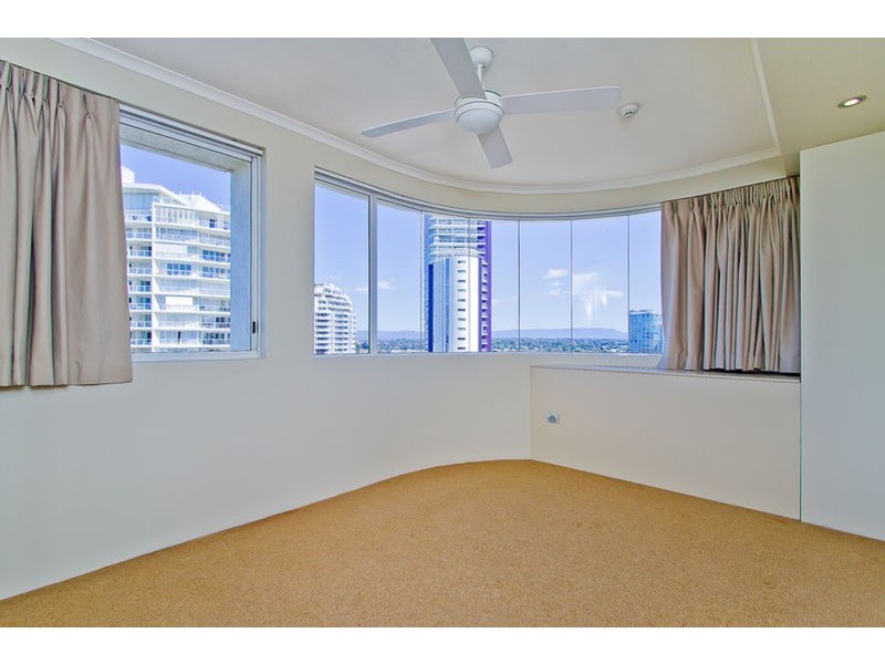 2 Montgomery Avenue, Main Beach QLD 4217