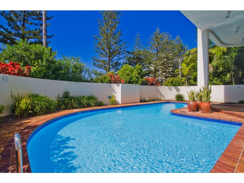 2 Montgomery Avenue, Main Beach QLD 4217