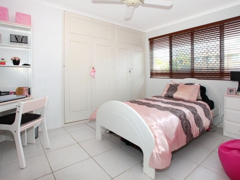 25 Genoa Street, Surfers Paradise QLD 4217