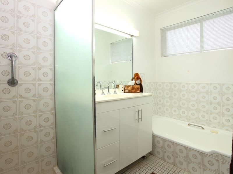 25 Genoa Street, Surfers Paradise QLD 4217