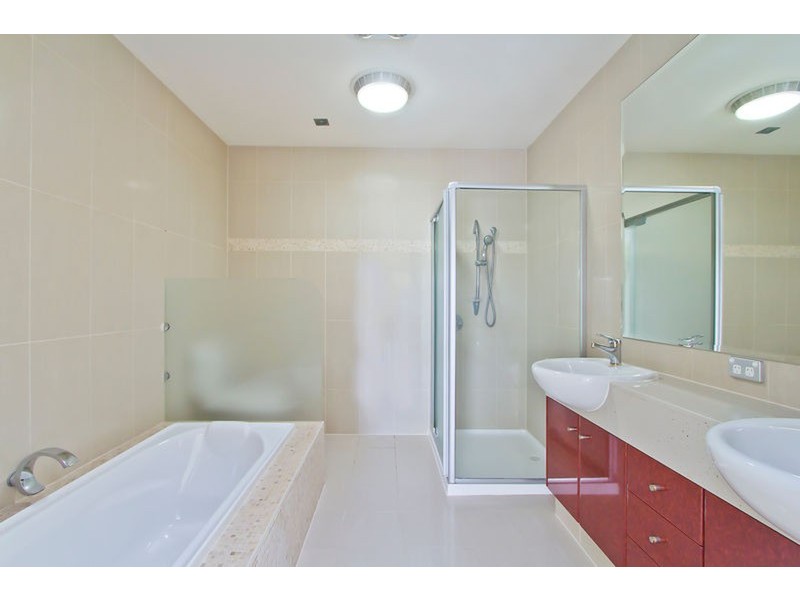 10/27 Gordon  Street, Labrador QLD 4215