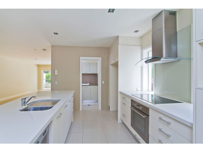 10/27 Gordon  Street, Labrador QLD 4215