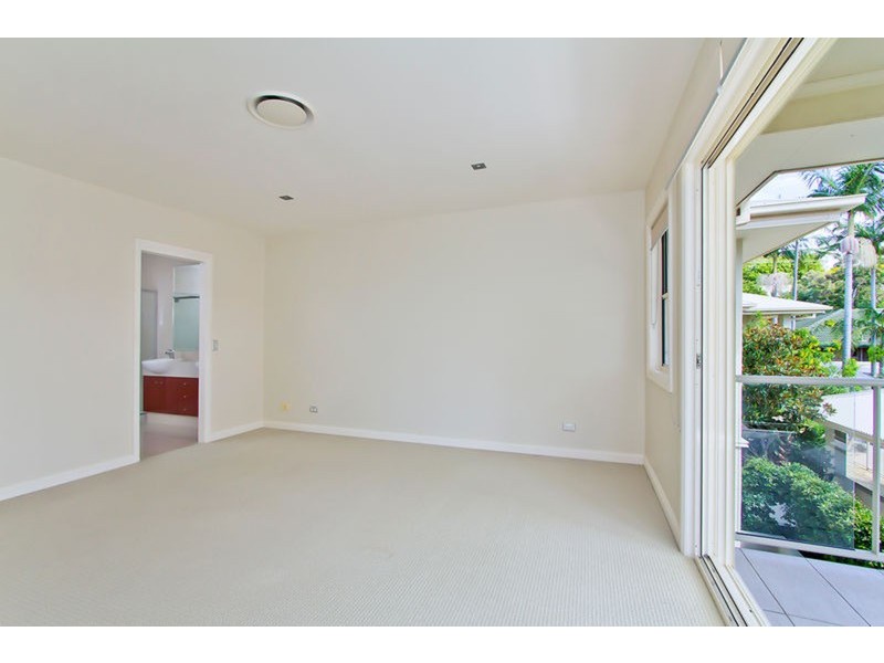 10/27 Gordon  Street, Labrador QLD 4215