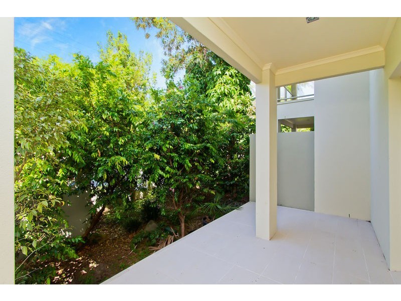 10/27 Gordon  Street, Labrador QLD 4215