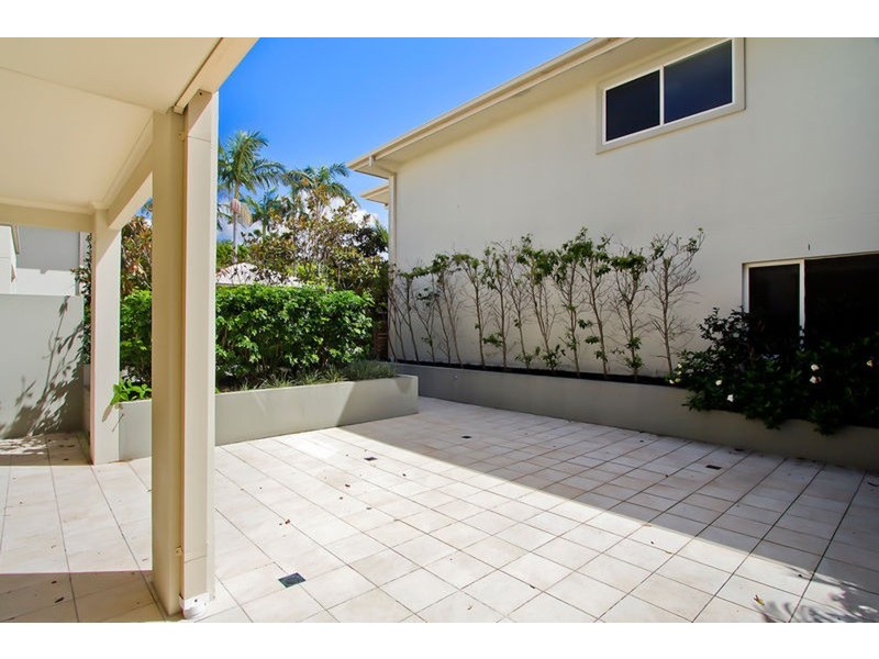 10/27 Gordon  Street, Labrador QLD 4215