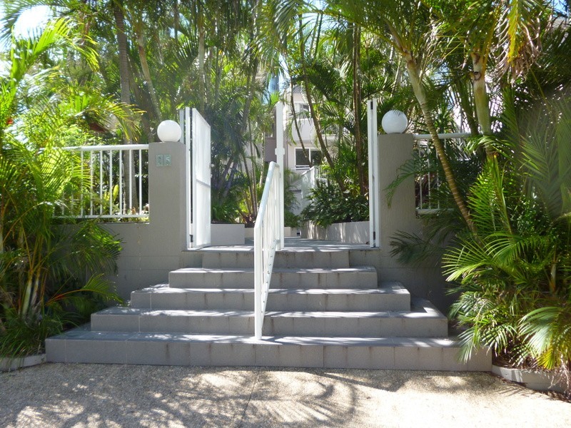 25 Markwell Avenue, Surfers Paradise QLD 4217