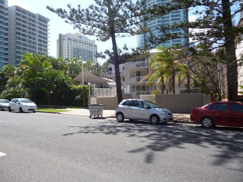 25 Markwell Avenue, Surfers Paradise QLD 4217