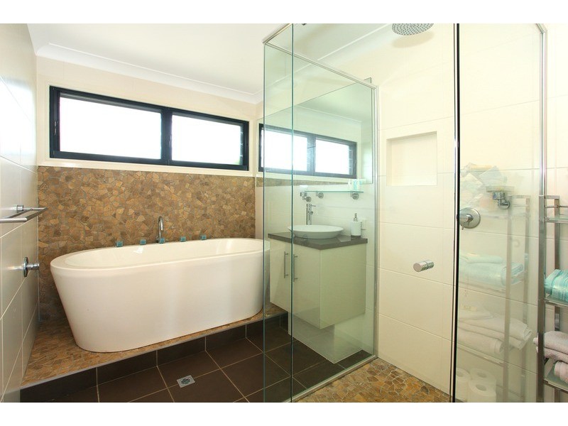 23 Tosti  Street, Sorrento QLD 4217