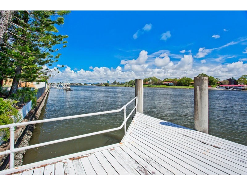 121 – 123 Commodore Drive, Paradise Waters QLD 4217