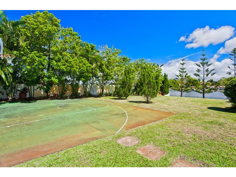 121 – 123 Commodore Drive, Paradise Waters QLD 4217