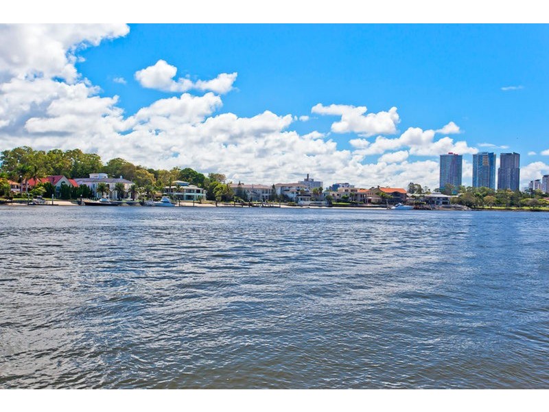 121 – 123 Commodore Drive, Paradise Waters QLD 4217