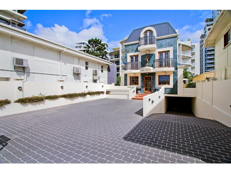 82 Ferny Avenue, Surfers Paradise QLD 4217