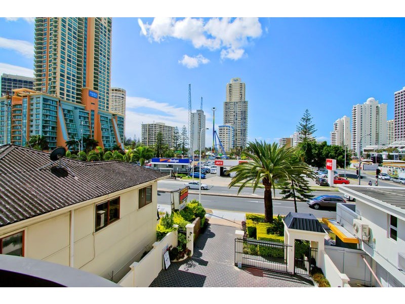 82 Ferny Avenue, Surfers Paradise QLD 4217