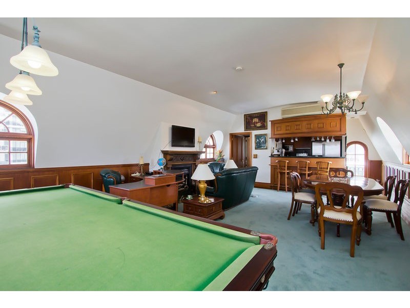 82 Ferny Avenue, Surfers Paradise QLD 4217