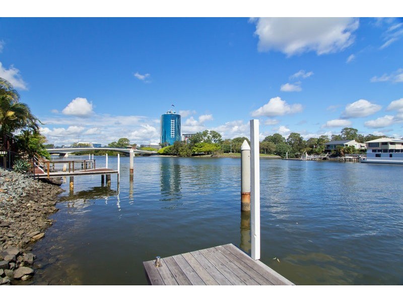 175 Stanhill Drive, Chevron Island QLD 4217