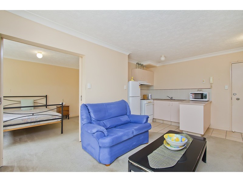9/25 Darrambal Street, Chevron Island QLD 4217