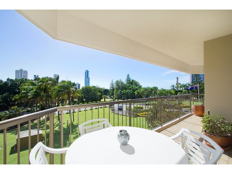 2 Admiralty Drive, Paradise Waters QLD 4217