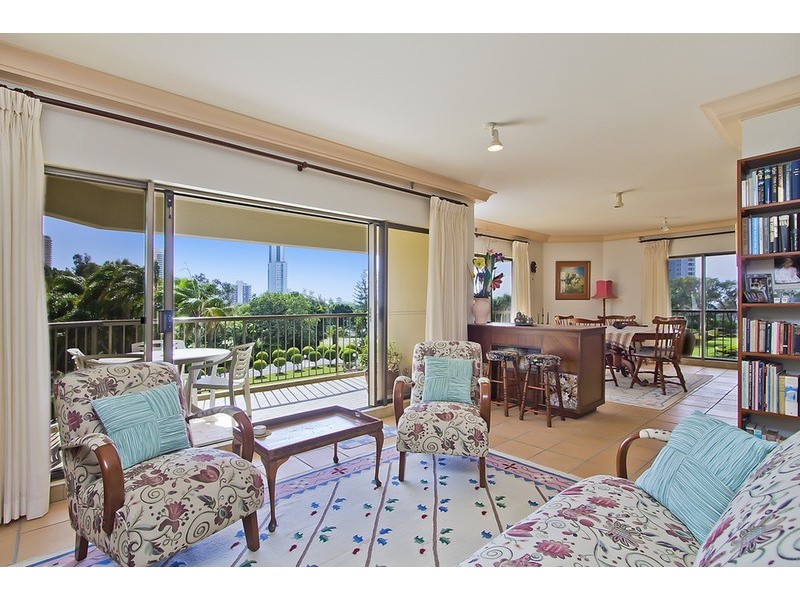 2 Admiralty Drive, Paradise Waters QLD 4217