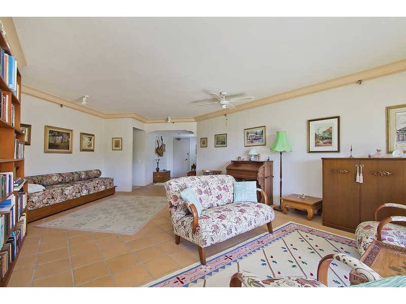 2 Admiralty Drive, Paradise Waters QLD 4217